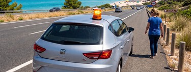 Los datos del primer verano con la baliza V16 en España: de activaciones récord a la reflexión de la DGT 