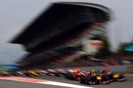 Mark Webber se suma a la pelea. Bandera a Cuadros GP de España 2010