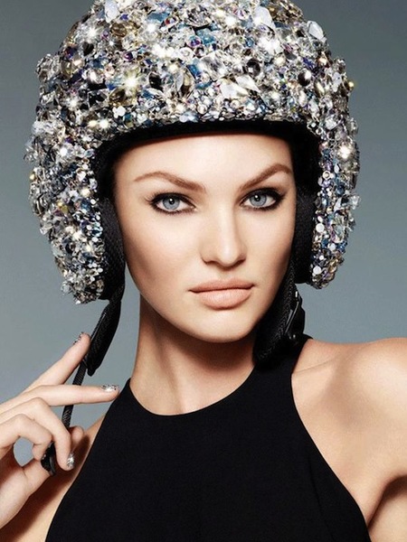 Candice Swanepoel, una mujer feliz entre cristales