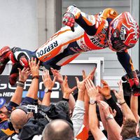 From Cervera to Tokio: el quinto título de Marc Márquez contado desde su box en una hora