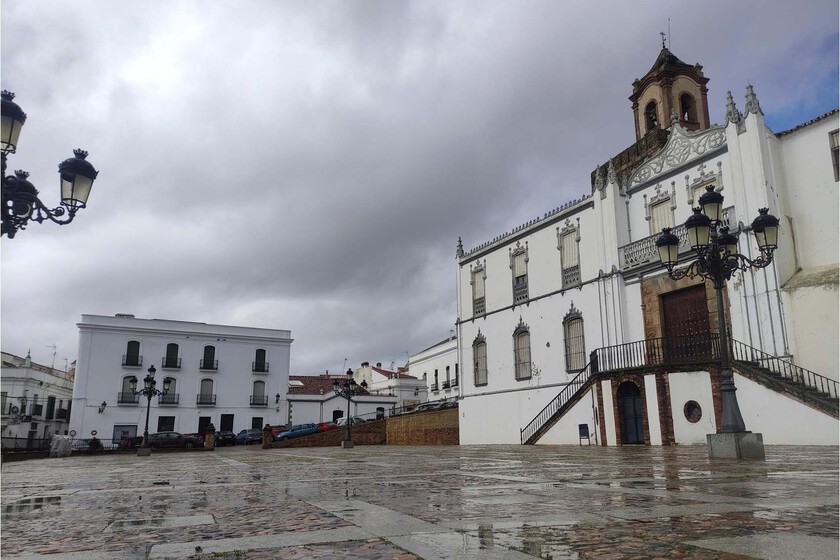 Este pueblo de Extremadura lo tiene todo: desde uno de los mejores conjuntos históricos de la región hasta reserva Starlight