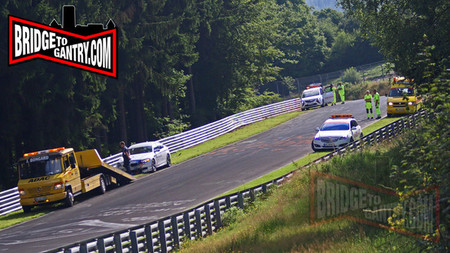 Dolorpasión™: Tropiezo del BMW Taxi en Nürburgring