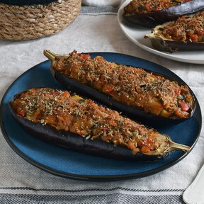 Berenjenas rellenas de verduras, receta vegetariana fácil y saludable