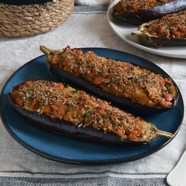 Berenjenas rellenas de verduras, receta vegetariana fácil y saludable