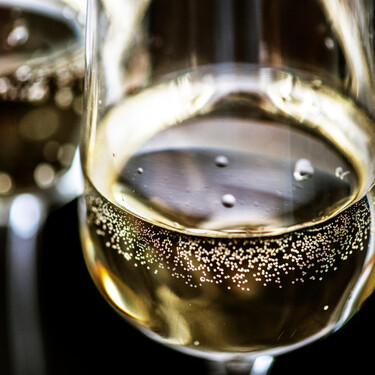 Tres cavas para quedar como un rey y no gastar de más con un brindis que sorprenderá a todos en la mesa