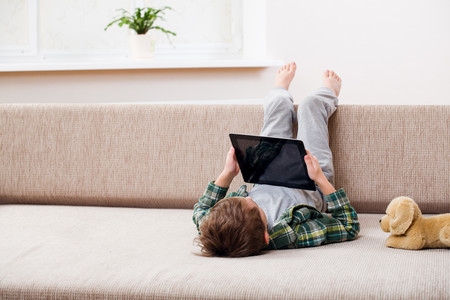 Mi hijo se ha vuelto adicto a las pantallas durante el confinamiento: consejos de los expertos para una 'desescalada digital'