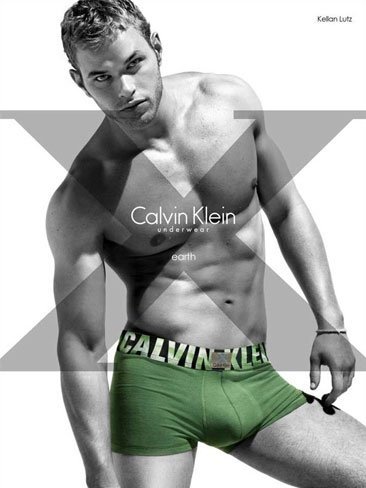 Kellan Lutz vuelve a mostrar esa pata negra para Calvin Klein