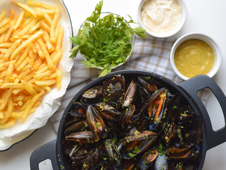 Moules frites, los mejillones al estilo belga que nunca fallan
