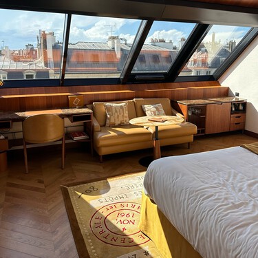 Parece de Zara Home pero es de Lefties (y más barata): la cesta minimalista ideal para poner orden en el salón y decorar a la vez