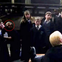 Si paras Harry Potter y la Cámara de los Secretos en el minuto 1:07:48 verás al alumno más aventajado y especial de Hogwarts