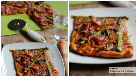 Pizza al pesto rojo con espárragos y salami. Receta