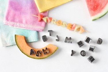Sorprende y refresca a los tuyos con estas letras comestibles