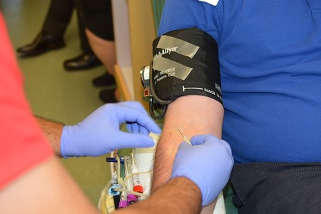 La cara amable en la lucha contra el coronavirus: se disparan las donaciones e iniciativas empresariales