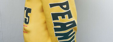 Snoopy sigue estando de moda y la nueva colección de camisetas y sudaderas de Zara nos lo confirma 