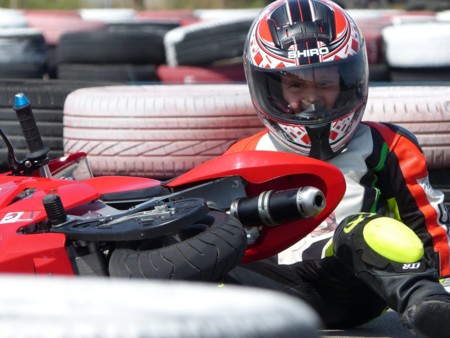 Casco Rojo Escuela Motociclismo 3