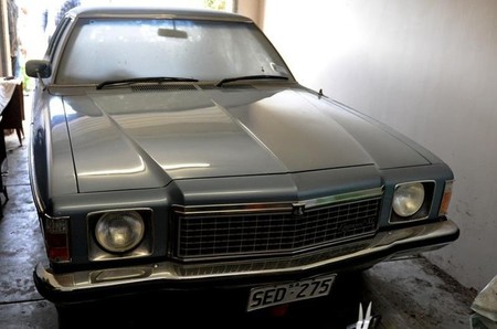 Este Holden lleva 27 años esperando que lo arranquen
