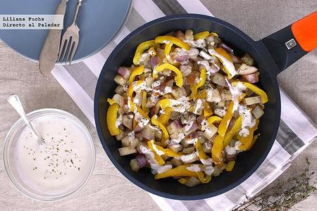 Salteado de berenjena y pimiento con salsa de yogur. Receta