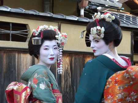 Abre en Osaka el primer café para que puedas vivir la experiencia de las Geishas a todo lujo en Japón