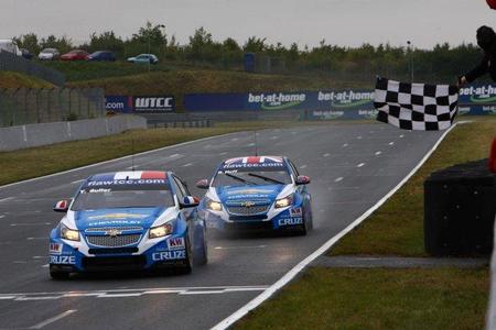 Yvan Muller se acerca al liderato