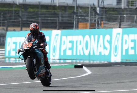 Fabio Quartararo aprovecha una caída de Marc Márquez para quedarse con la pole position en Tailandia