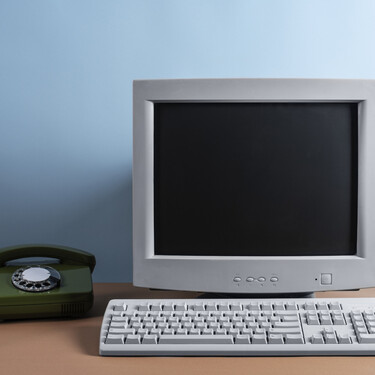 La prehistoria de Internet en 1995: así fue la apertura del primer cibercafé que revolucionó Barcelona 