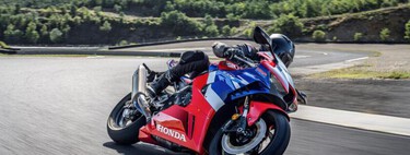 Alguien ha creado los calzoncillos moteros definitivos: protegen contra caídas y son más cómodos que el asiento