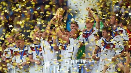 Alemania es Weltmeister y los jugadores lo celebran a lo grande