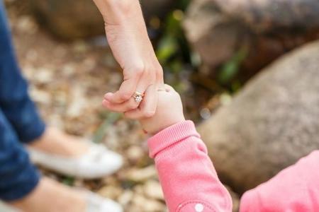 Cuatro maneras de enseñar empatía a los niños