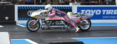 ¡Esta moto es un cohete! De 0 a 467 km/h en menos de cinco segundos para batir el récord dragster 