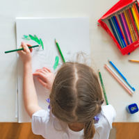 13 artículos de material escolar para niños zurdos