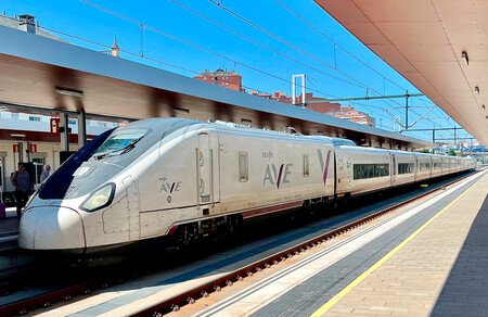 Renfe S106 Talgo Avril In Zamora Foto Ernstkers