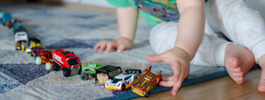 Cuando los niños alinean sus juguetes: ¿por qué lo hacen y qué puede significar? 