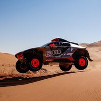Mattias Ekström le da a Audi su segunda victoria y Sébastien Loeb reaviva la emoción del Dakar en coches