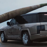 BYD le tira encima un árbol a su SUV más bestia tres veces para demostrar que es indestructible: el árbol se rompió y la camioneta quedó como si nada