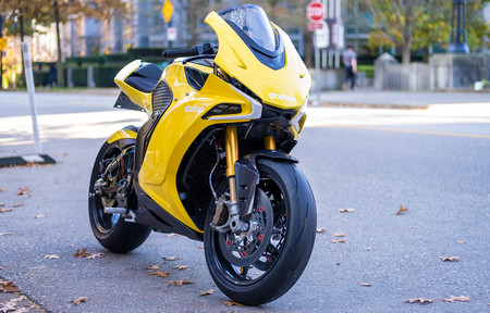 Damon anuncia nuevos detalles de su moto eléctrica de 215 CV: ergonomía ajustable, power bank y más de 320 km de autonomía