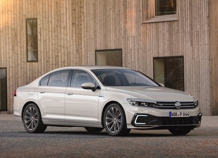 El Volkswagen Passat no ha terminado de dar batalla, todo indica que sí habrá nueva generación