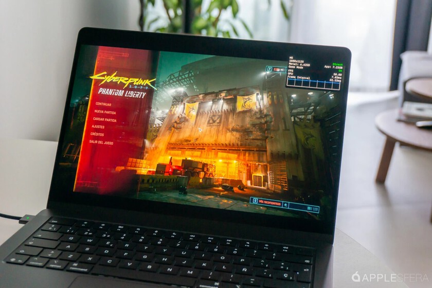 Apple ya tiene lista la pantalla de su primer MacBook OLED. Aunque la filtración más sorprendente es que también será táctil