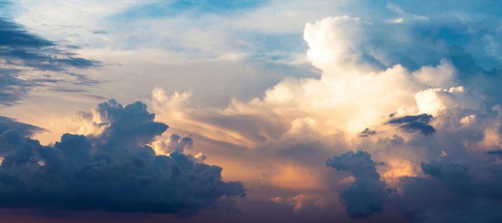 Llevamos siglos estudiando los distintos tipos de nubes. Qué nos dice la forma y el color de estos fenómenos atmosféricos 