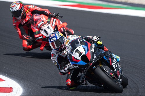 Toprak Razgatlioglu comprime al máximo el WorldSBK con otro triplete en Misano y Álvaro Bautista vuelve al podio