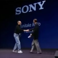 Sony desistiu de fabricar TVs próprias para salvá-las e, em troca, adotou modelo que Steve Jobs aperfeiçoou duas décadas atrás 