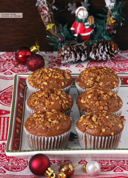Muffins con mazapán, arándanos rojos y crocanti. Receta de Navidad