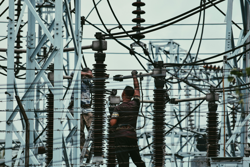 La red no colapsó por falta de energía, sino por falta de control. Se sigue conectando renovables como si fueran pasivas