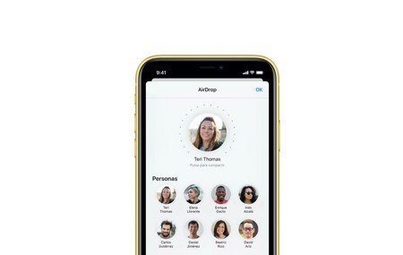 Con los iPhone 11 sólo hay que apuntar hacia otro iPhone para que AirDrop sepa con qué dispositivo conectarse