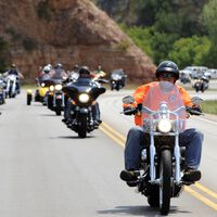 Alguien dice que las motos dañan menos las autopistas de México, así que quieren pagar menos caseta: bienvenidos al motopeaje