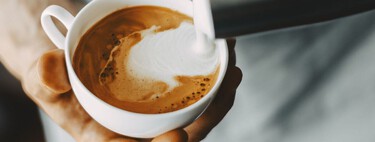 Beber dos tazas de café o té al día reduce el riesgo de demencia, según un amplio estudio, pero el descafeinado no sirve