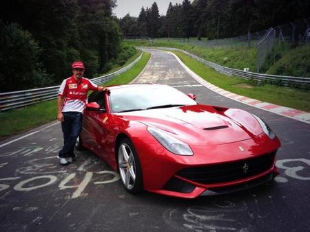 Fernando Alonso nos da una vuelta al Nordschleife en el F12 Berlinetta