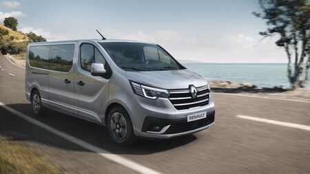 Nuevas Renault Trafic Combi y SpaceClass, dos furgonetas con hasta nueve plazas... o una cama de 1,90 metros