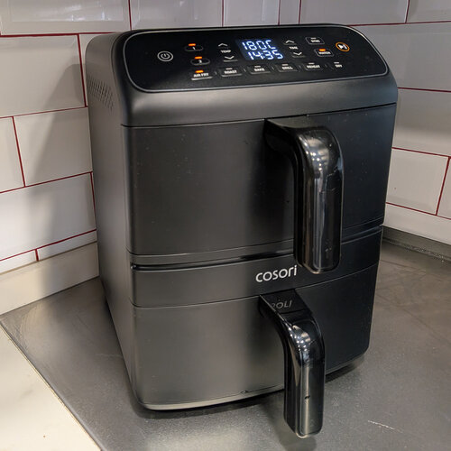 Probamos la nueva Cosori Air Fryer Turbo Tower, la freidora de aire con doble cesta que sí va a caber en tu encimera