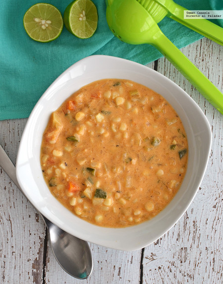 Sopa cremosa de elote, papa y poblano. Receta