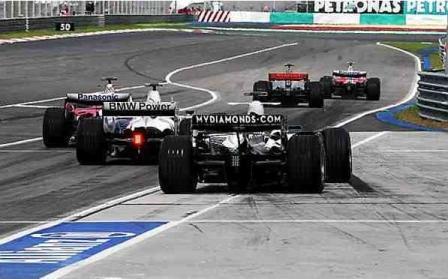 Alonso y Heidfeld se quejan de acabar esquivando coches